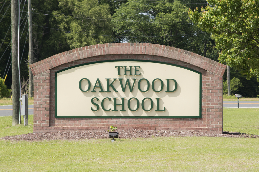 The Oakwood School sign